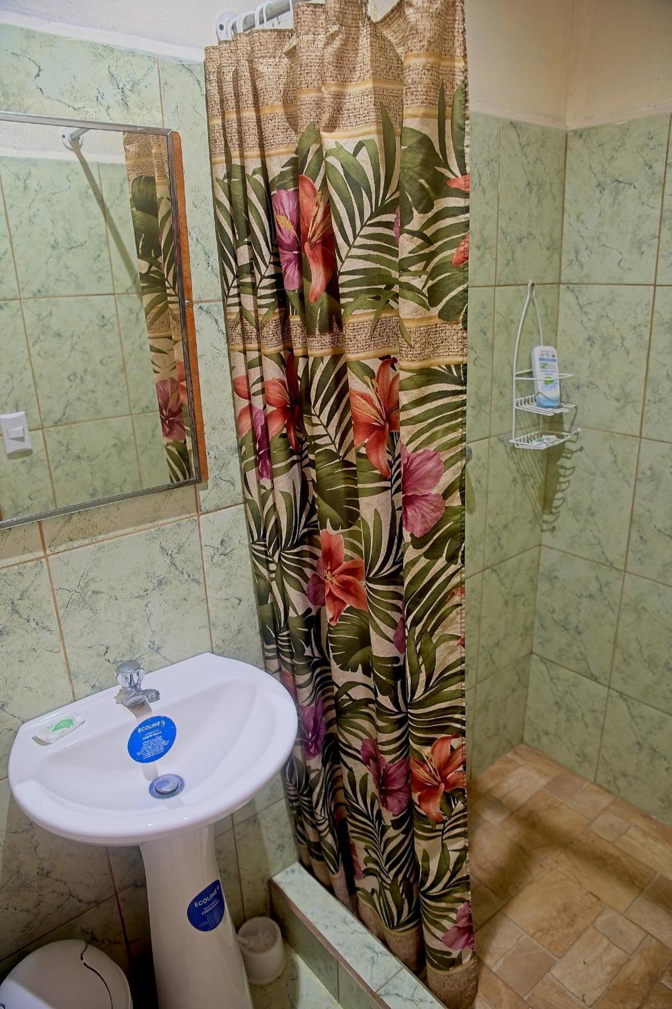 Hotel Mar Caribe Pv Puerto Viejo de Talamanca Esterno foto